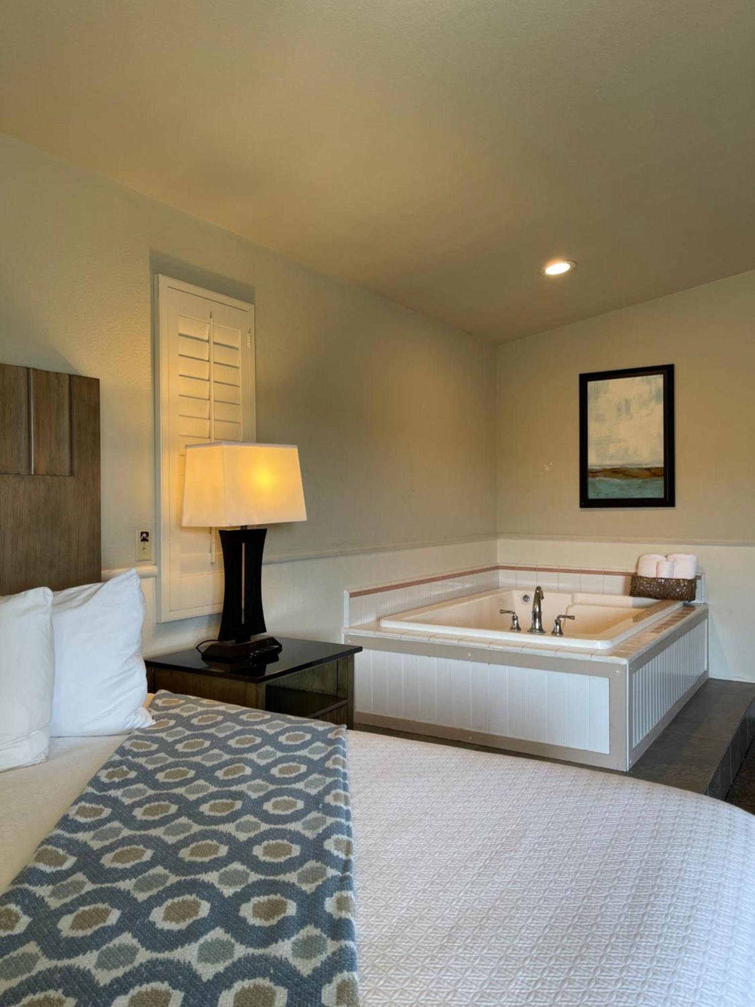 Cambria Landing Inn And Suites מראה חיצוני תמונה