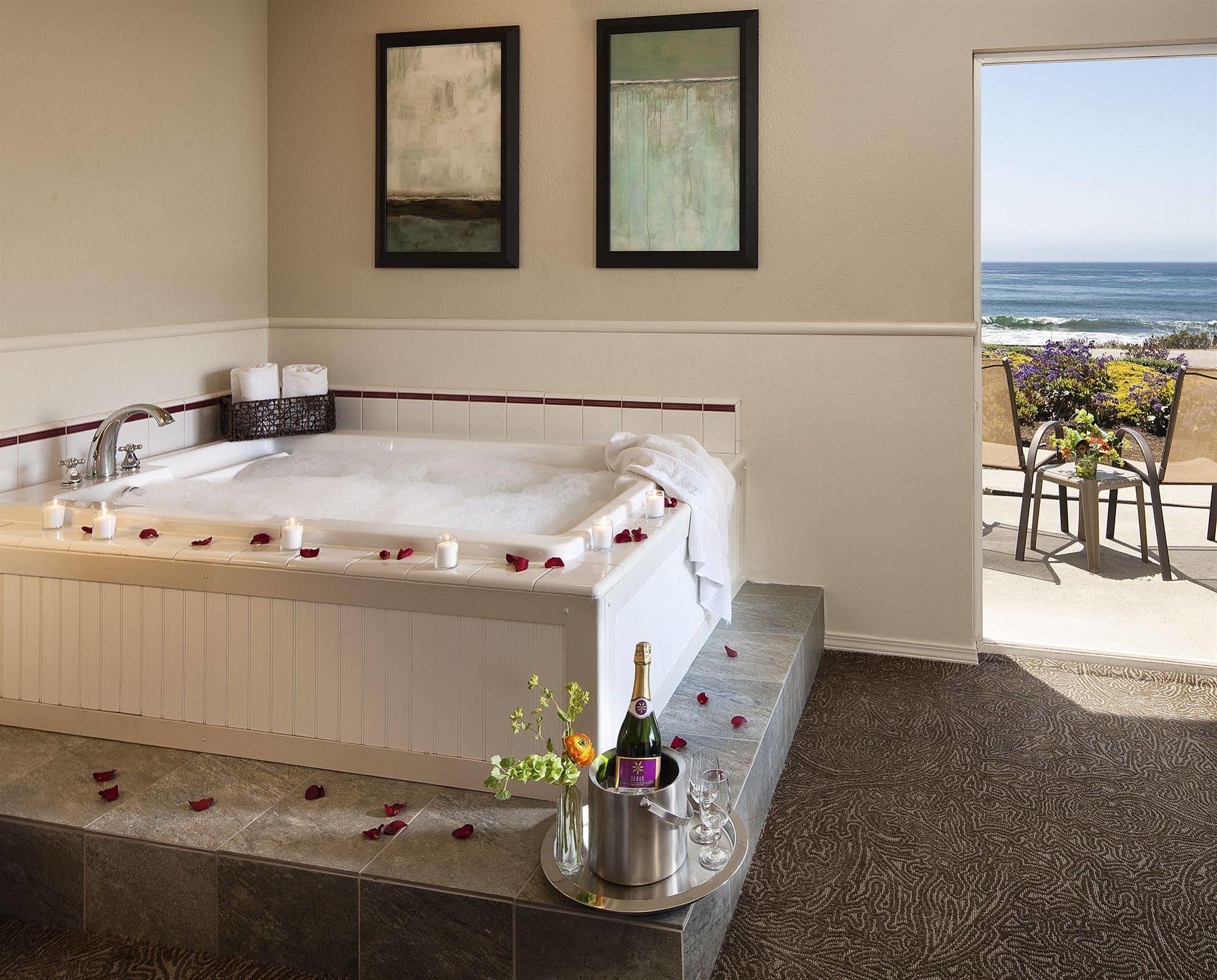 Cambria Landing Inn And Suites מראה חיצוני תמונה