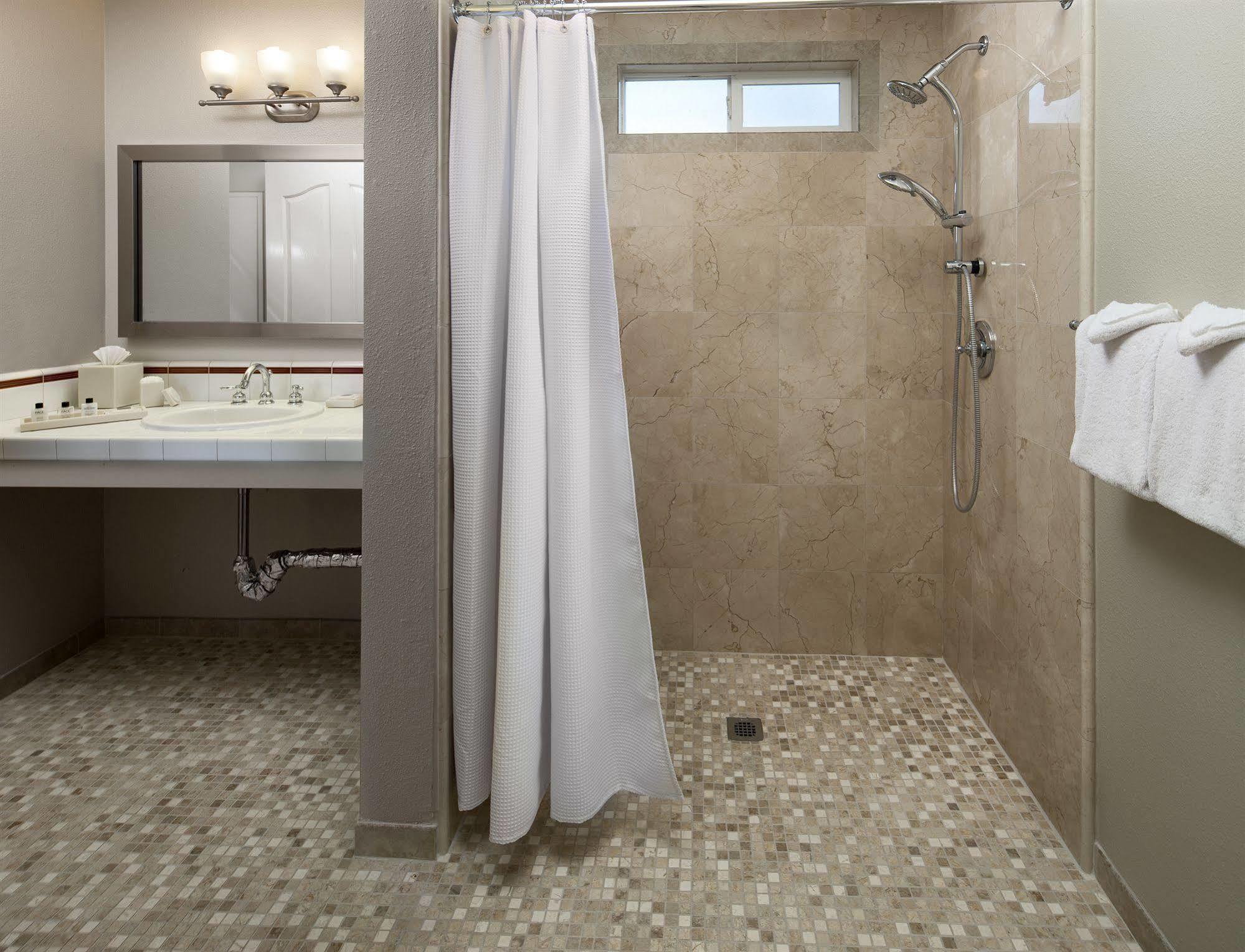 Cambria Landing Inn And Suites מראה חיצוני תמונה