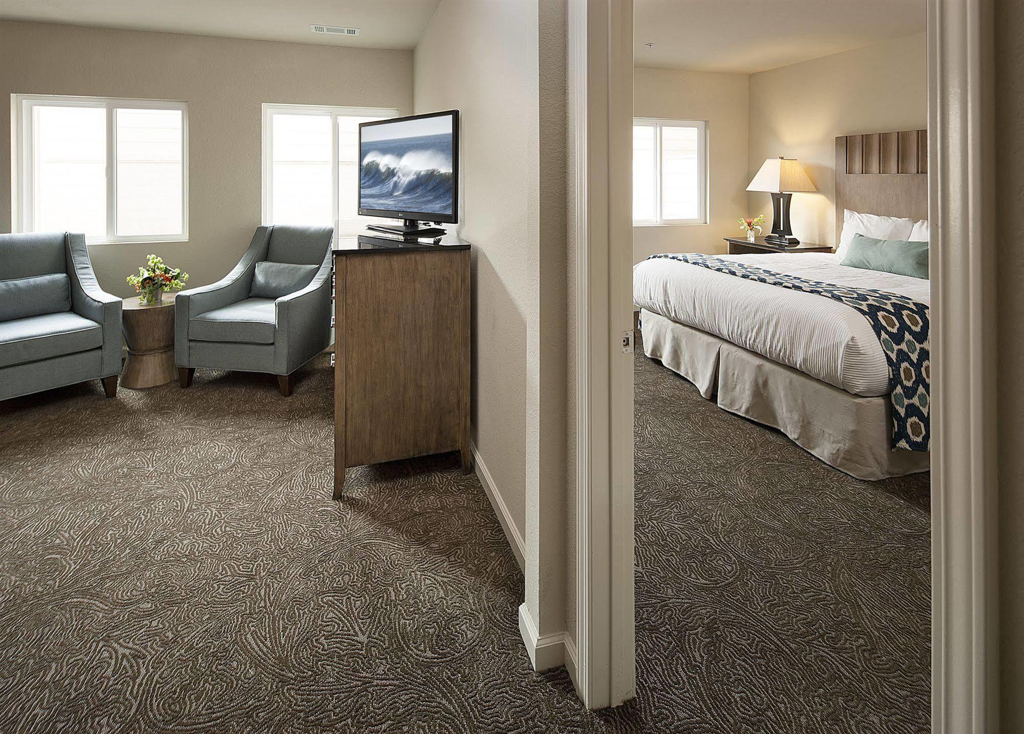 Cambria Landing Inn And Suites מראה חיצוני תמונה
